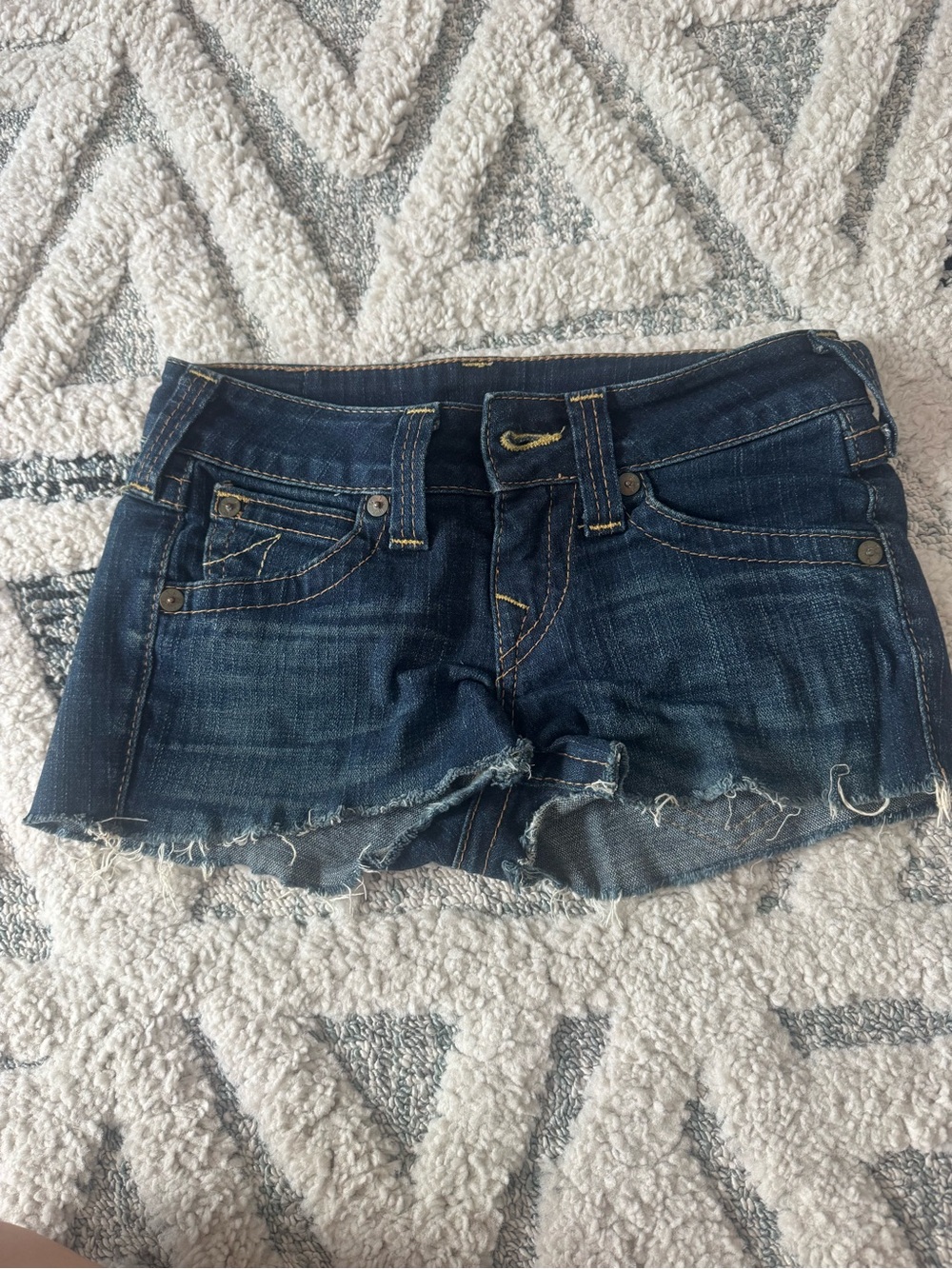 True Religion Becky Low Rise Cutoff Denim Shorts Size 25 Vintage Y2K - Picture 4 of 6